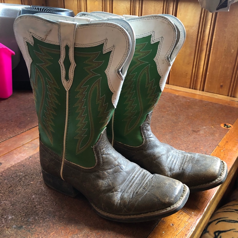 Ariat Cowboy boots size 4